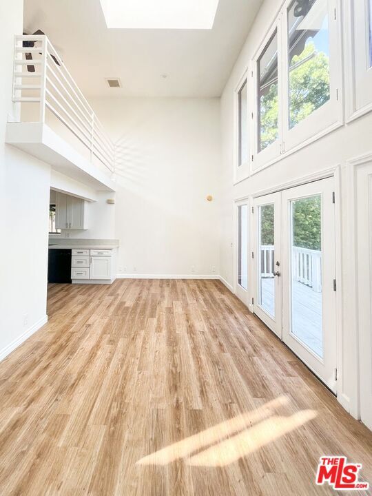Foto del edificio - 844 Maltman Ave
