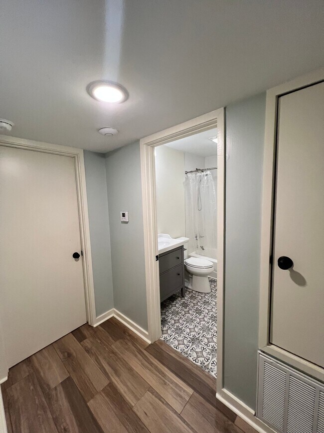 Foto del edificio - 509 E 7th St