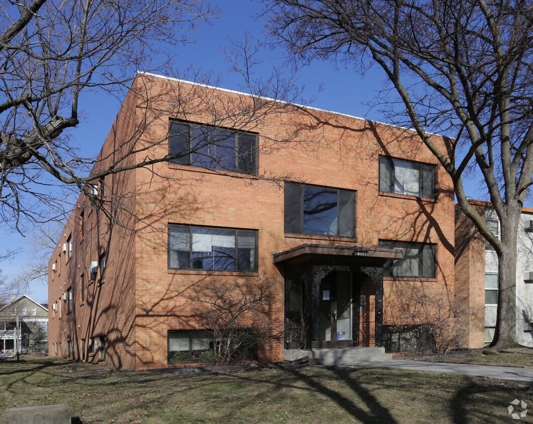 Primary Photo - 2210 Pillsbury Ave S