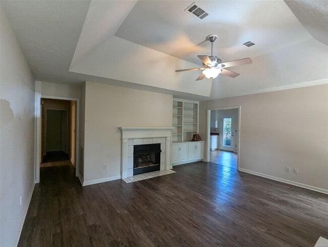 Building Photo - 557 Forest Ridge Ct