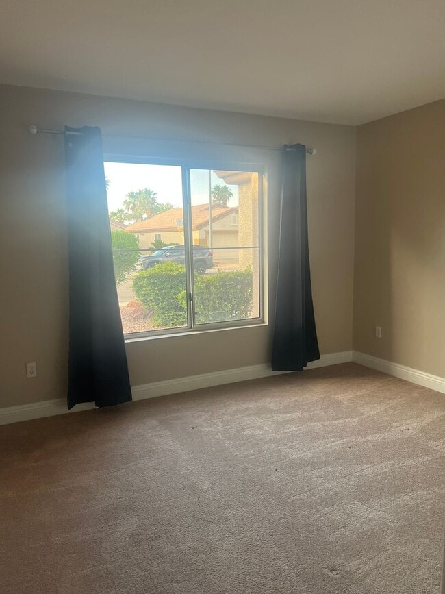 Building Photo - Beautiful Attached Dual Townhouse