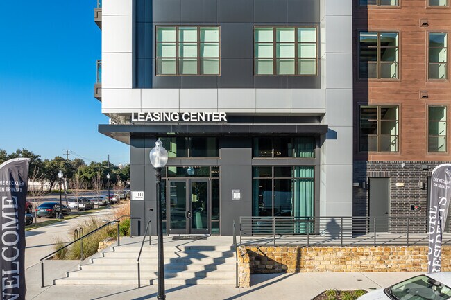 Oficina de arrendamiento en la entrada - The Beckley on Trinity