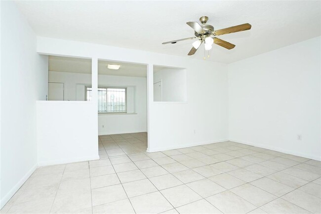 Foto del edificio - 10622 Caravan Dr