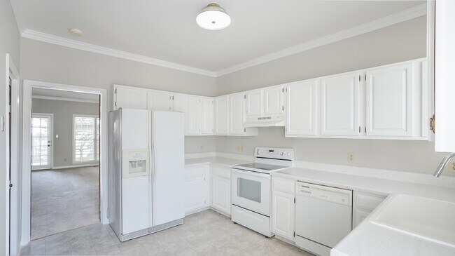 Building Photo - 940 Albany Ct