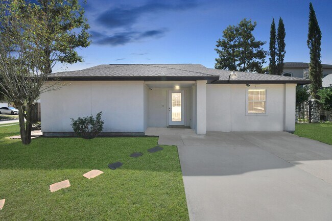 Foto del edificio - 3503 Nayland Rock Dr