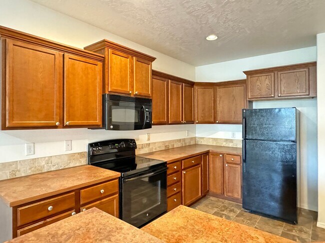 Building Photo - Spacious Single Level Lexington Home with ...