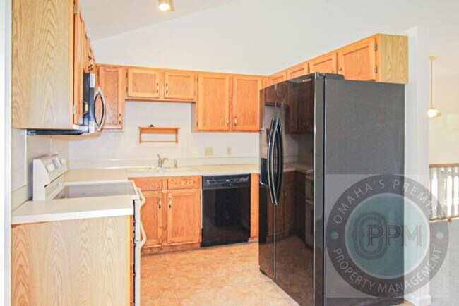 Foto del edificio - Spacious 3 Bedroom / 3 Bathroom Home!