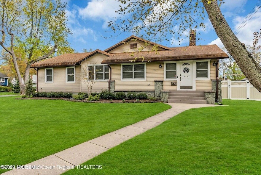 Foto principal - 515 Monmouth Rd