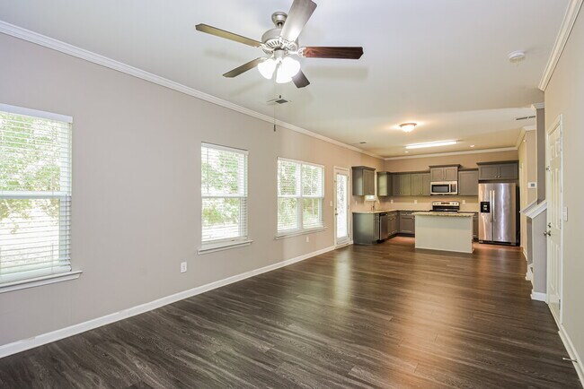 Foto del edificio - 15 Fieldcrest Dr