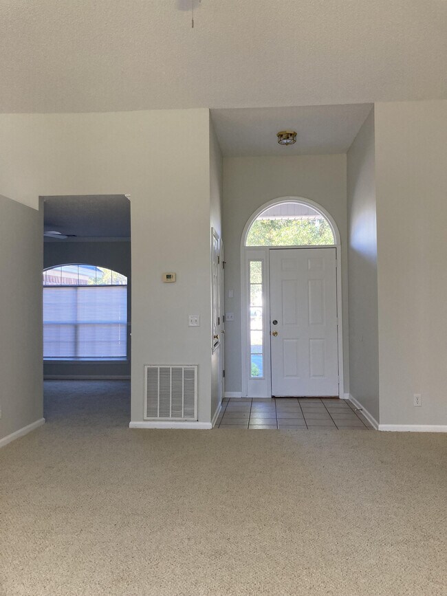 Building Photo - 105 Laurens Ln