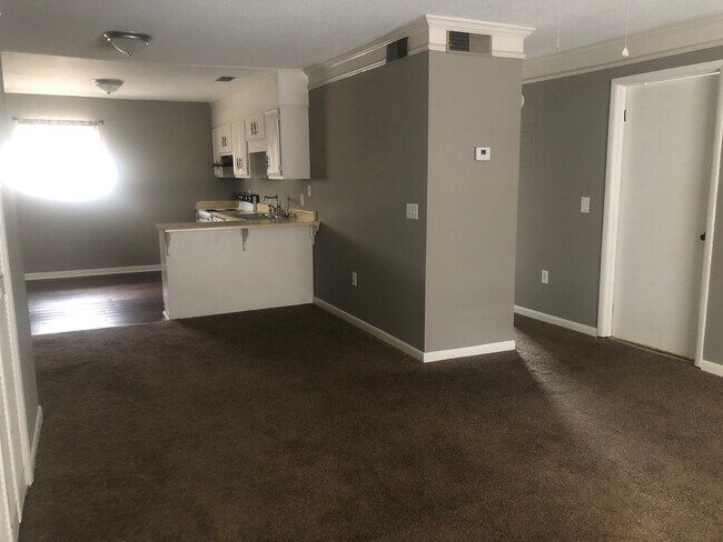 Foto del edificio - 633 3rd Ave NE