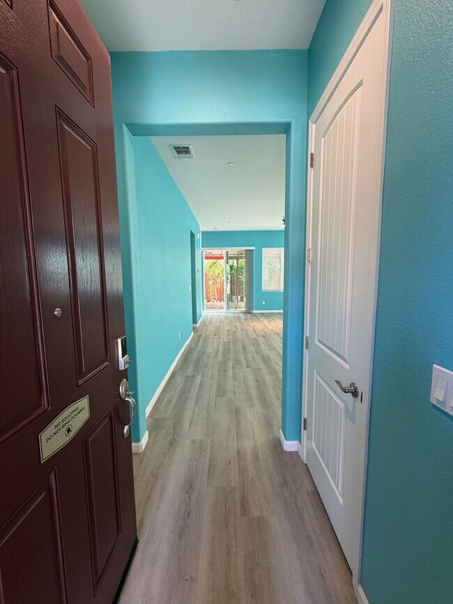 Building Photo - 3 Bedroom | 2.5 Bathroom | Single Family Home