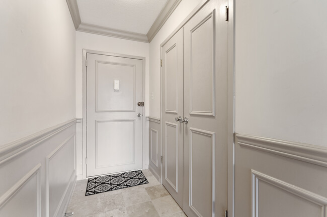 Foyer with large coat closet - 1300 Army Navy Dr