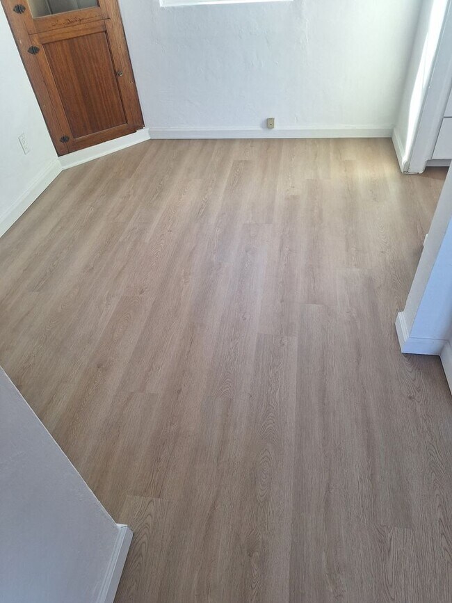 Foto del edificio - Charming 1-bedroom/1-bathroom unit