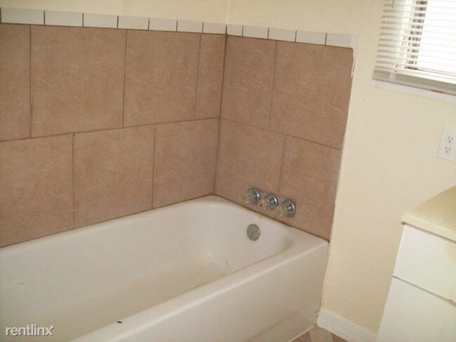 Building Photo - 2 br, 1 bath Mobile Home - 7972 Breeze Drive