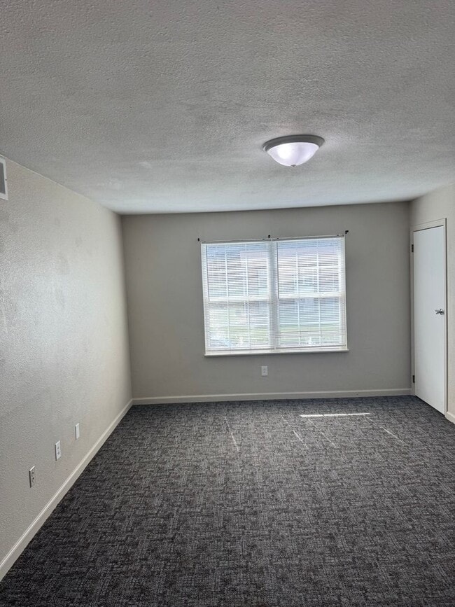 Building Photo - Collier Apts II