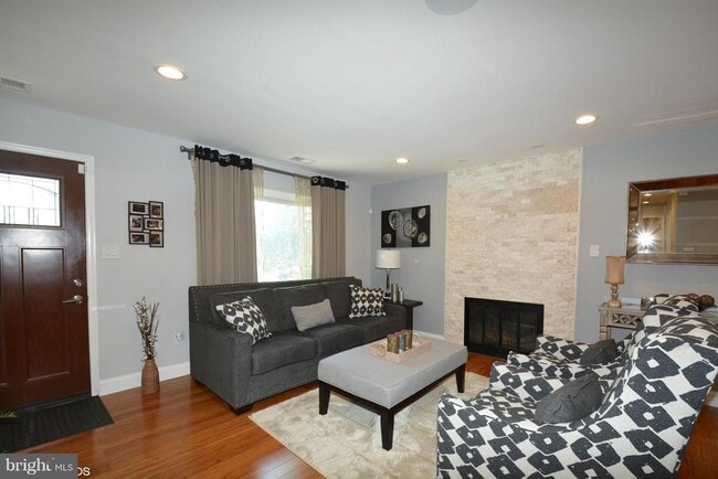 Building Photo - 6317 Everglades Dr