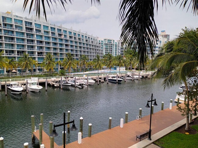 Foto del edificio - 3001 NE 185th St