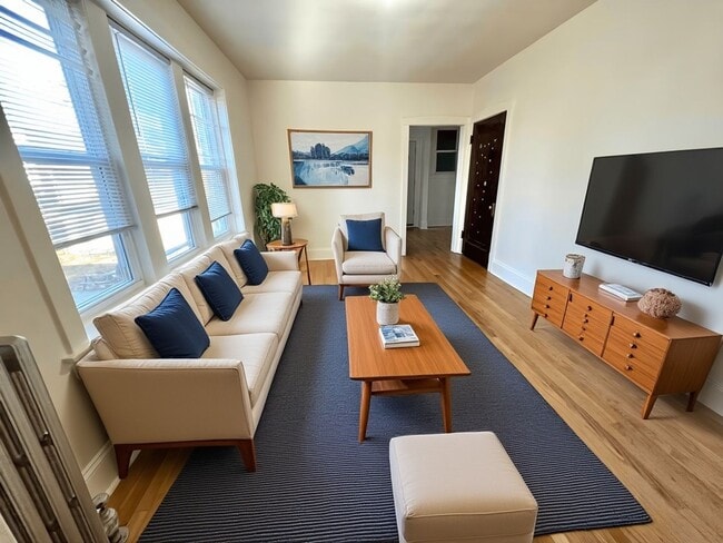 Foto del edificio - West Ridge Renovated Two Bedroom One Bath