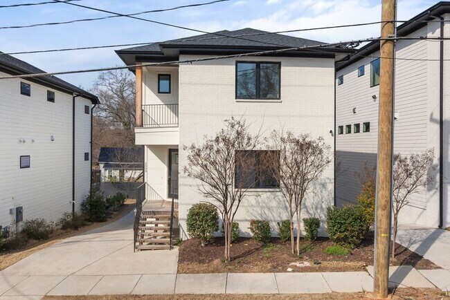 Building Photo - Modern 4-bedroom, 3 bathroom in the heart of Durham