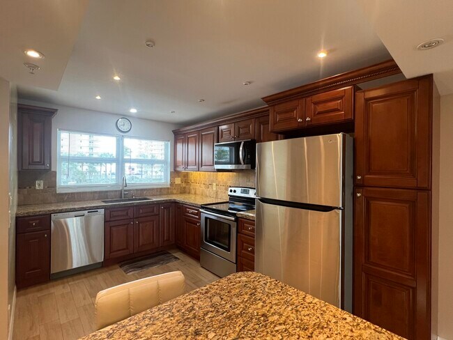 Foto del edificio - 3224 S Ocean Blvd