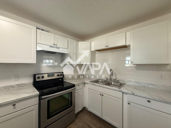 Building Photo - 332 W Mandalay Dr