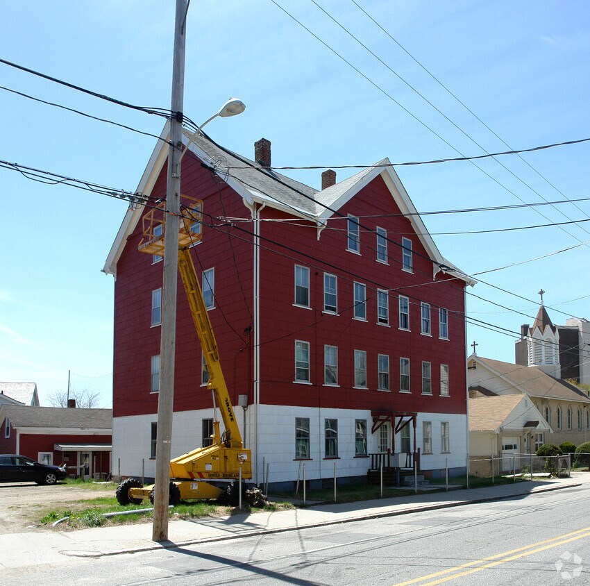 515 E School St, Woonsocket, RI 02895 Apartments in Woonsocket, RI