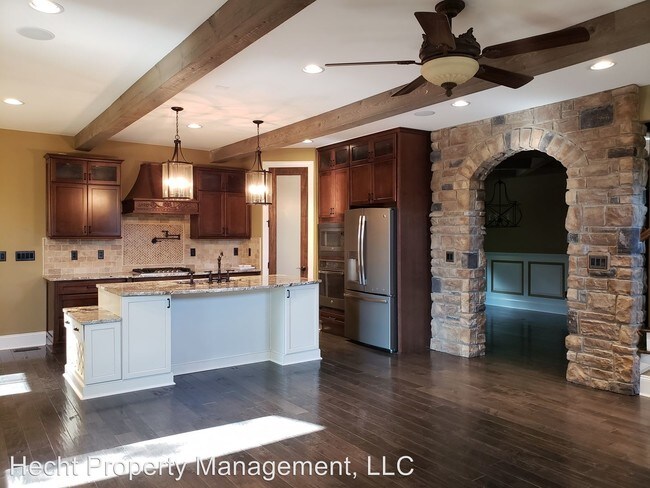 Foto del edificio - 4 br, 3 bath House - 1617 Chatham Ave