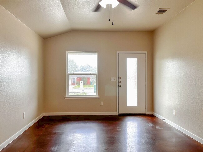 Building Photo - 1718 Indian Trail
