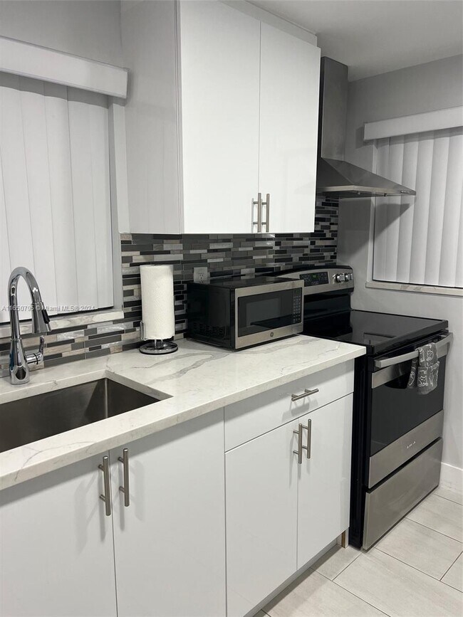 Building Photo - 5 Eastview Ave