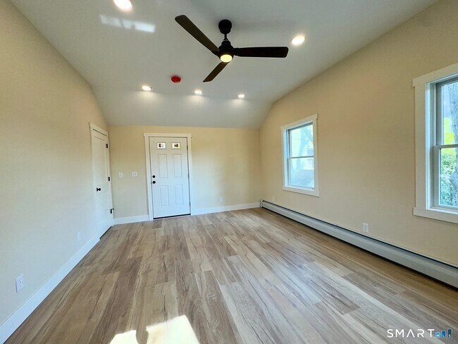 Foto del edificio - 257 Long Ridge Rd