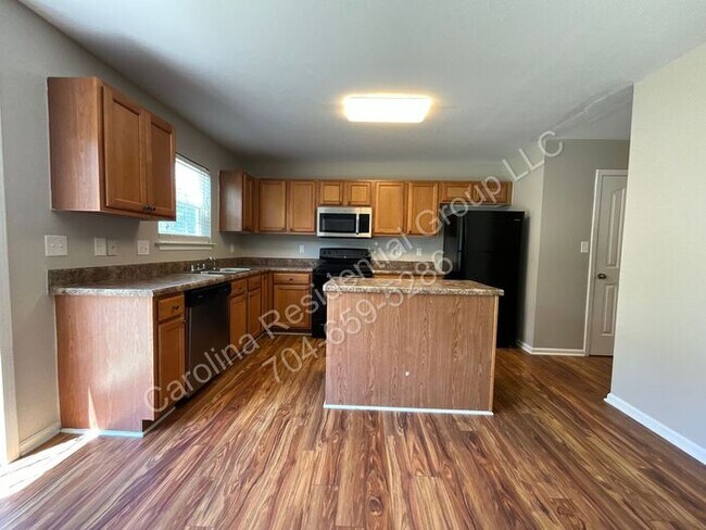 Foto del edificio - 1417 River Run Rd