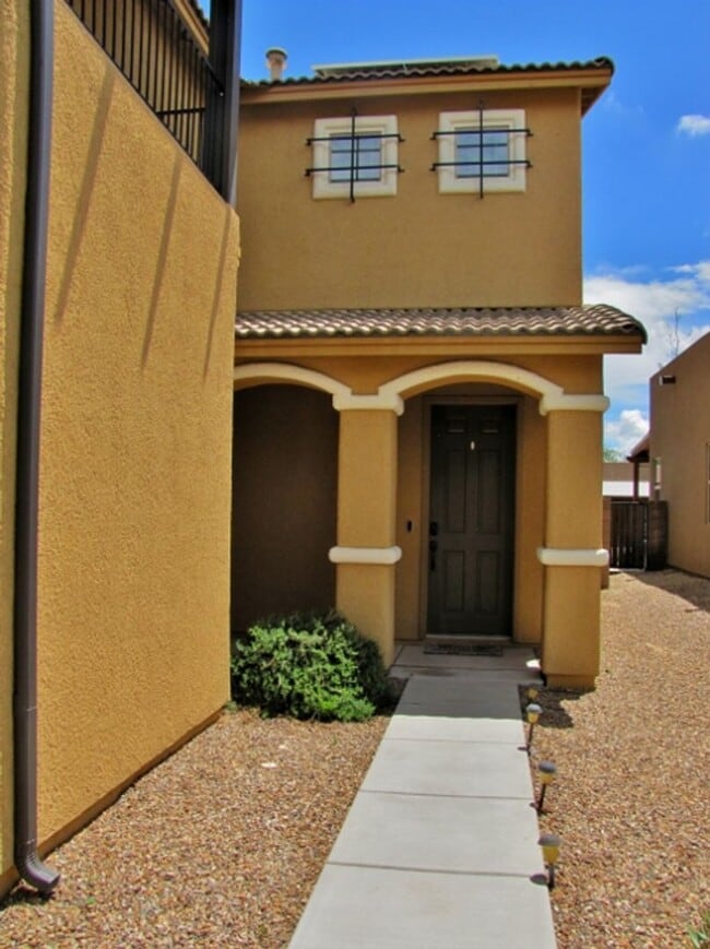 Building Photo - 5BR/2.5BA/3CG, 2808 sq.ft. home in Reflections at Valiente subdivision, Sierra Vista, AZ