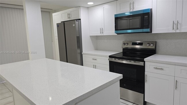 Building Photo - 2810 SW 87th Ave