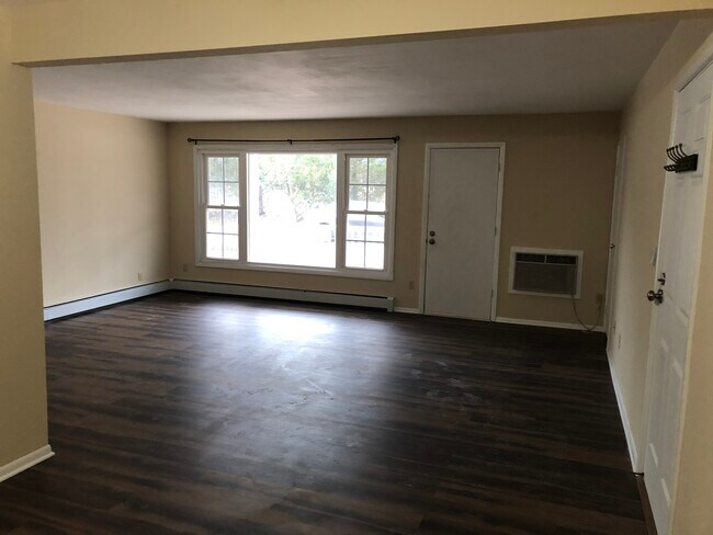 Foto del edificio - 508 Laurel Lake Rd