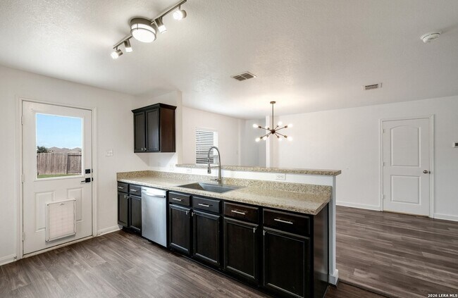 Foto del edificio - 7322 Bowdre