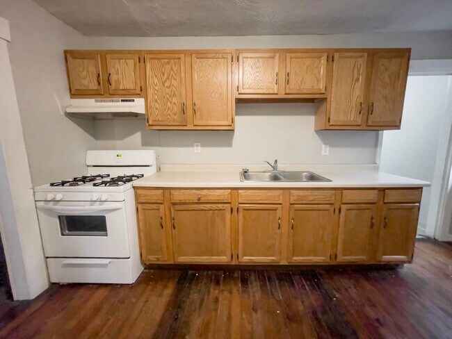 Building Photo - Washer and Dryer Included