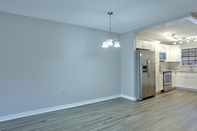 Foto del edificio - Renovated 2-Bedroom, 2-Bath Condo in Eustis