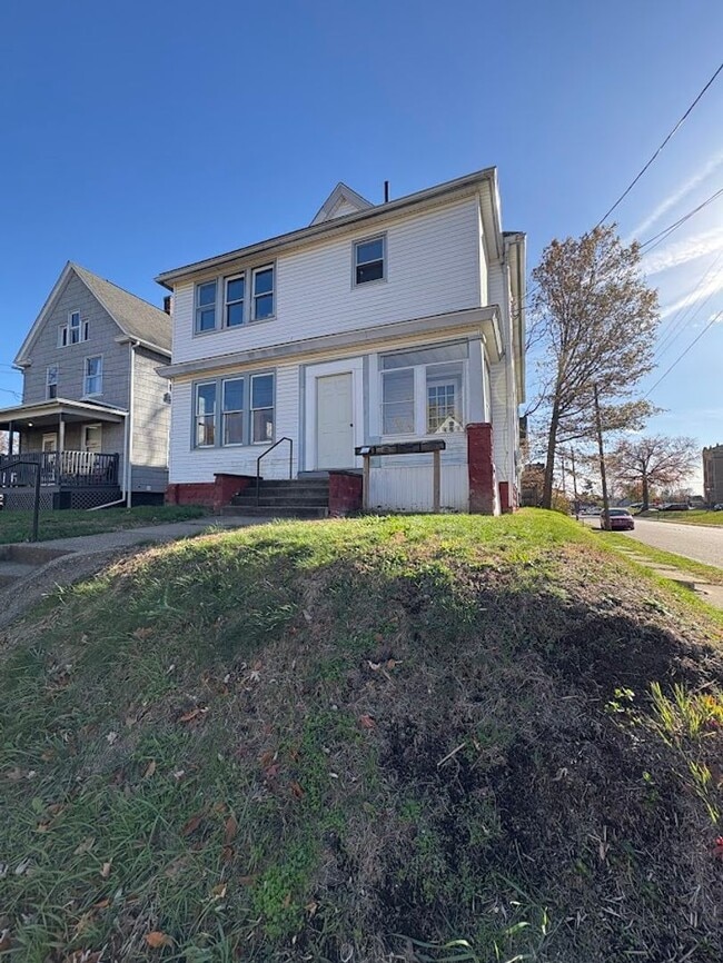 Building Photo - 1016 Auburn Pl NW