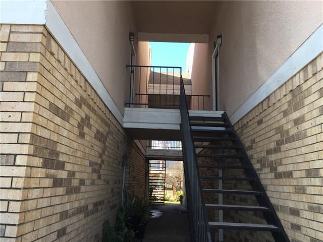 Building Photo - 1441 Westmount Ave