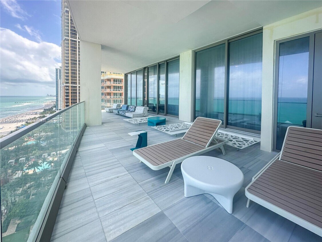 Foto principal - 17901 Collins Ave