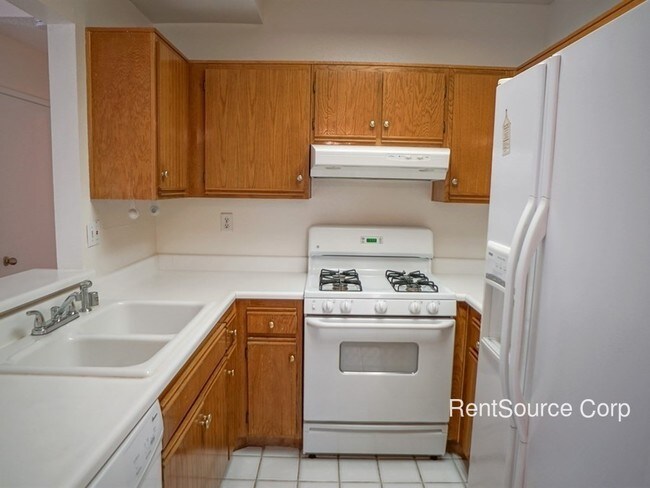 Building Photo - 23633 Del Monte Dr