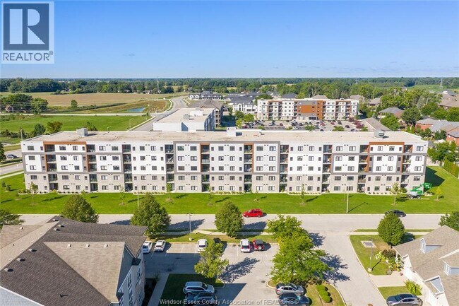 Photo du bâtiment - 2550 Sandwich W Pkwy