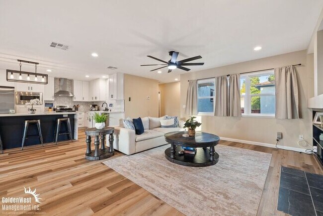 Building Photo - Charming 3Bdm 3Ba Unfurnished Apartment wi...
