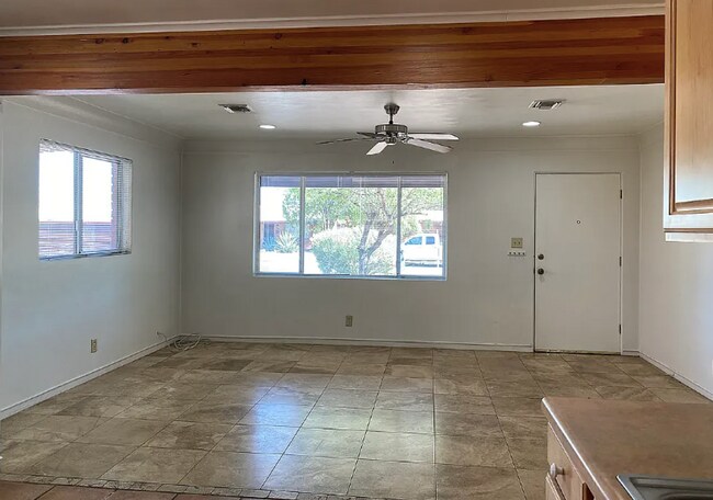 Building Photo - 2 Bedroom House with All Appliances and La...