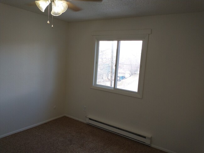 Foto del edificio - 405 E 1st St