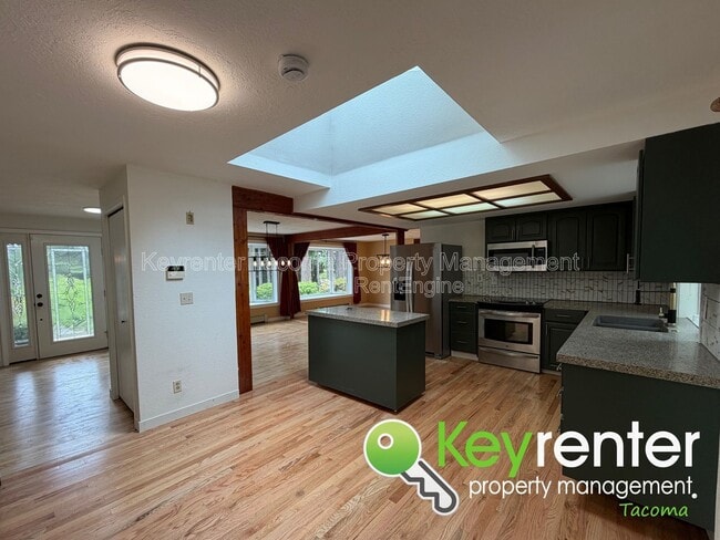 Building Photo - 629 Sandra Lee Ct SE