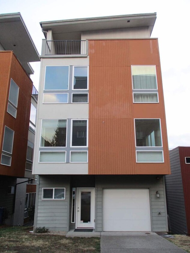 Foto principal - 3 Bedroom, 3.5 Bathroom Townhome in Tacoma