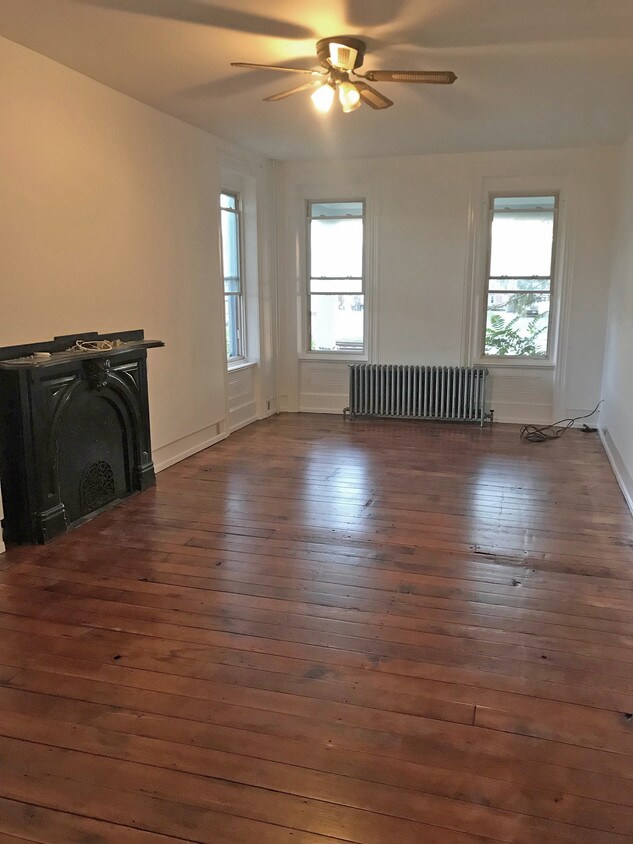 Primary Photo - 120 Pine St