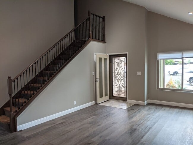 Building Photo - 4 Bed-2.5 Bath Two Story Home in San Diego